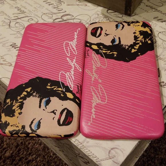 Marilyn Monroe Clasp Wallet - Picture 2 of 5